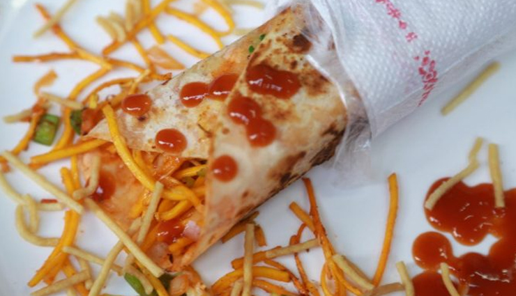 street food noodles frankie,noodles frankie recipe,street food recipe,snacks recipe,left over roti recipe