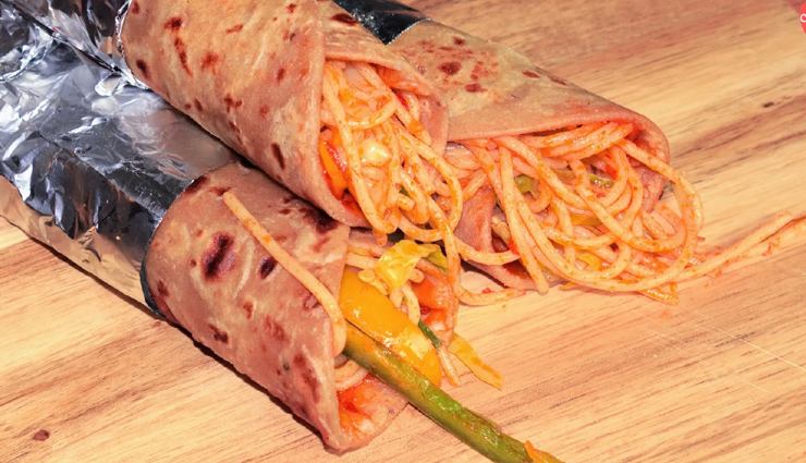 street food noodles frankie,noodles frankie recipe,street food recipe,snacks recipe,left over roti recipe