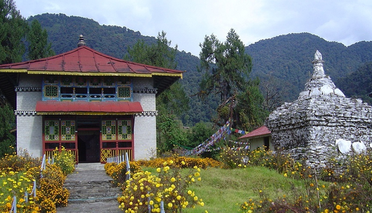 honeymoon destinations,honeymoon destinations in north east india,north east india,places to visit in north east india,gangtok,yuksom,lachung,pelling,darjeeling,kalimpong