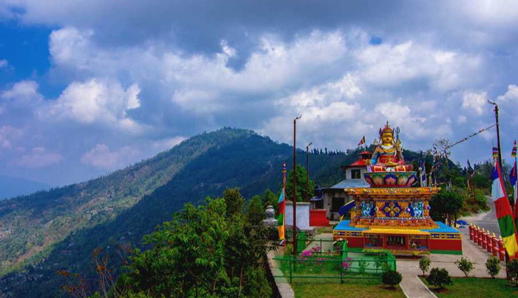 honeymoon destinations,honeymoon destinations in north east india,north east india,places to visit in north east india,gangtok,yuksom,lachung,pelling,darjeeling,kalimpong