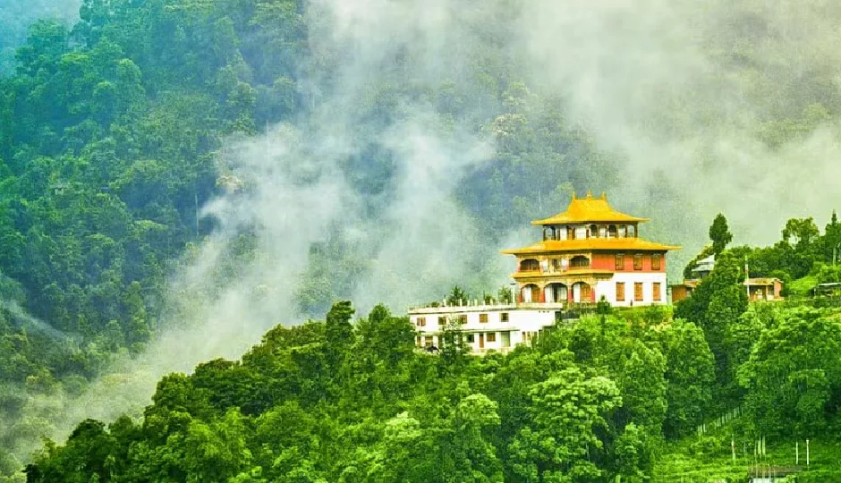 2026 में घूमने के लिए भारत के बेस्ट छिपे हुए खजाने, टॉप नॉर्थ ईस्ट डेस्टिनेशन