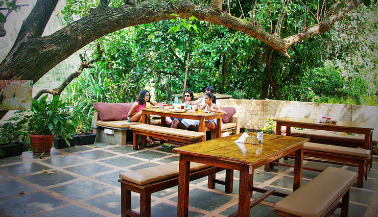 north goa,cafes in north goa,the caravela candolim,cafe chocolatti,artjuna,baba au rhum,cafe al fresco