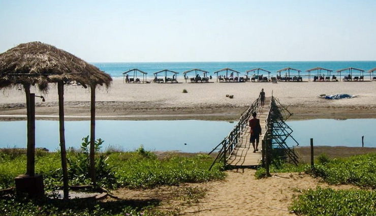 vagator beach,anjuna beach,calangute beach,mandrem beach,candolim beach,arambol beach,beaches in north goa,north goa,places to visit in north goa,beaches in india,beaches ingoa