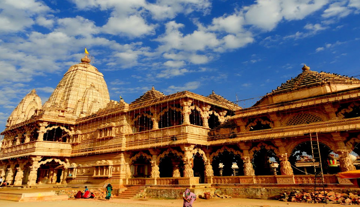 उत्तर भारत के ये 6 मंदिर बनते हैं आस्था के साथ पर्यटन का भी केंद्र, लगता हैं भक्तों का जमावड़ा
