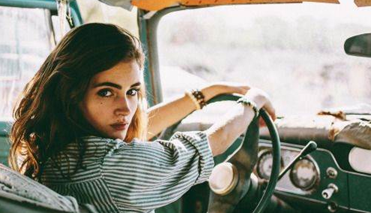 red flags before marriage,relationship warning signs,reasons to delay marriage,marriage deal-breakers,pre-marriage concerns,relationship incompatibility,marriage readiness,emotional unavailability in relationships,communication issues in relationships,trust issues in relationships,marriage anxiety,intimacy problems in relationships,relationship doubts,relationship instability,marriage hesitation,relationship conflicts,personal growth conflicts in relationships,different life goals in relationships,marriage uncertainty,emotional compatibility concerns