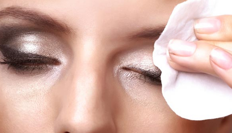 beauty,beauty bad habits,bad beauty habits,not removing makeup,touching your face,bursting the acne,using the old makeup brush,not using sunscreen lotion,washing face with soap,Exfoliate,ironing or styling hair,beauty,beauty tips