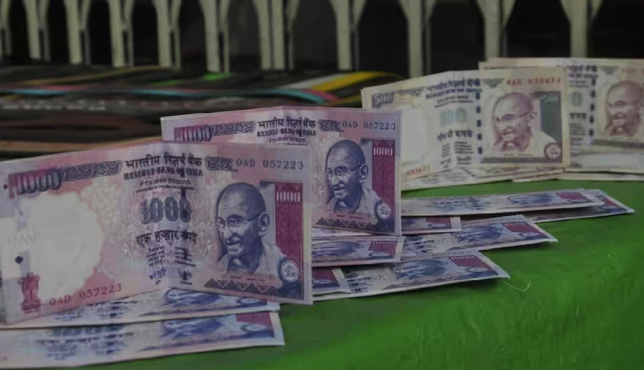 नोटबंदी के 8 साल बाद सनसनीखेज खुलासा, वजीरपुर में पुलिस के हाथ लगे 3 करोड़ के बंद हो चुके नोट, आखिर इतनी बड़ी रकम आई कहां से?