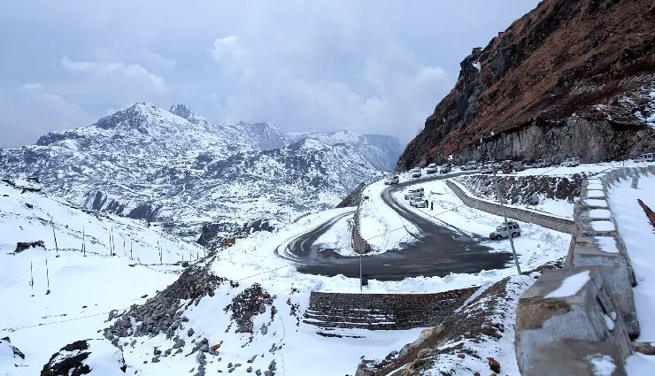 indian himalayan trekking,mountain passes in india,himalayan adventure travel,best himalayan treks,high-altitude trekking india,lesser-known himalayan trails,indian mountain expeditions,trekking in the himalayas,remote himalayan passes,challenging himalayan routes,trekking destinations india,adventure trekking india