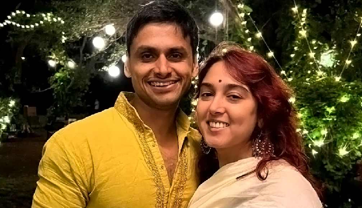 2 News : आयरा ने शेयर की सगाई की अनसीन Photos, मोबाइल देख रहीं काजोल का बिगड़ा संतुलन, Video Viral