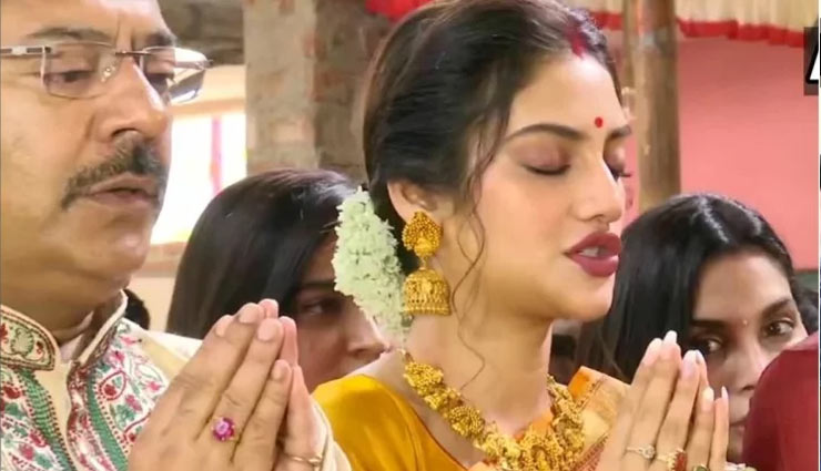 durga puja,durga ashtami,amitabh bachchan,kajol,rani mukerji,ayan mukerji,kajol at durga puja,kajol durga puja look,amitabh bachchan in durga puja,amitabh bachchan look,Shilpa Shetty,shilpa shetty ashtami puja photo,durga puja photo and video,kajol with rani mukerji,bachchan celebrate durga puja,entertainment,navratri 2019