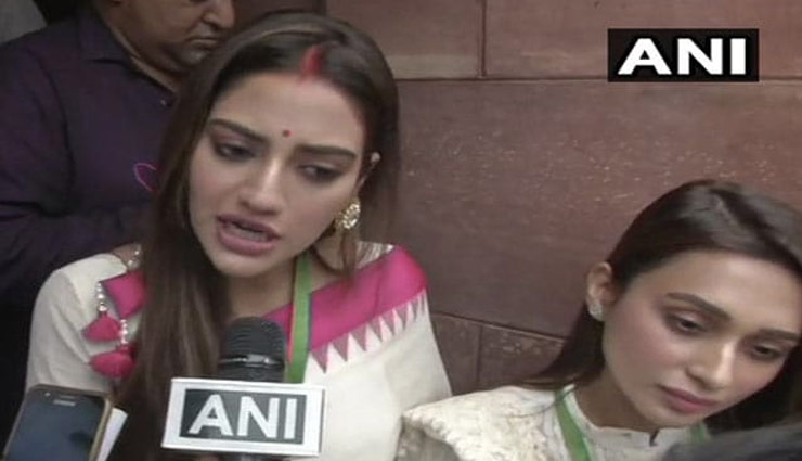 संसद के बाहर गुस्से में नजर आई नुसरत जहां और मिमी चक्रवर्ती, कहा- 'आप धक्‍का नहीं मार सकते...' 