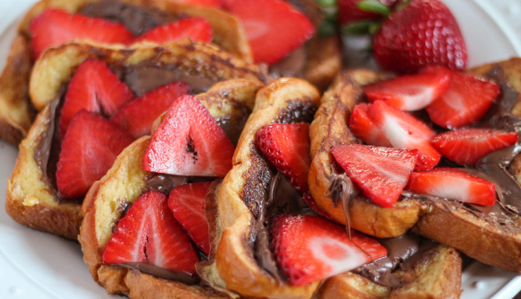 nutella french toast with strawberries,strawberries toast,nutella french toast,hunger struck,food,easy recipe