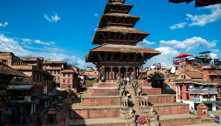 places to visit in bhaktapur,bhaktapur attractions,bhaktapur durbar square,55 windows palace,nyatapola temple,taumadhi square,thimi bhaktapur,siddha pokhari,changu narayan temple,bhairavnath temple,nagarkot views