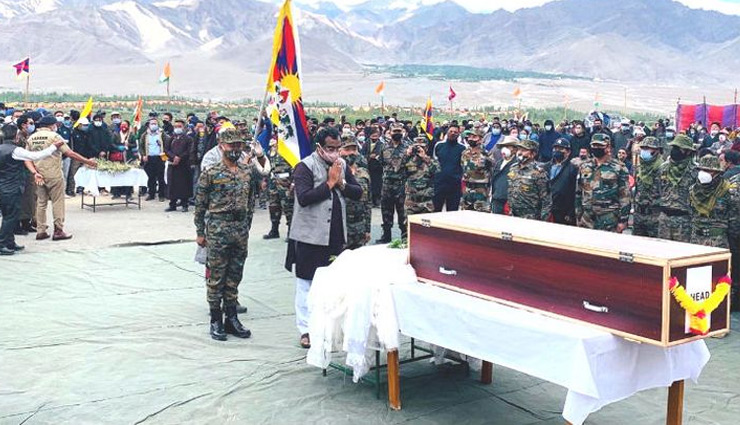 भारत-चीन बॉर्डर / शहीद हुए स्पेशल फ्रंटियर फोर्स के कमांडो का आज सैन्य सम्मान के साथ किया अंतिम संस्कार, लोगों ने लगाए भारत माता के जयकारे