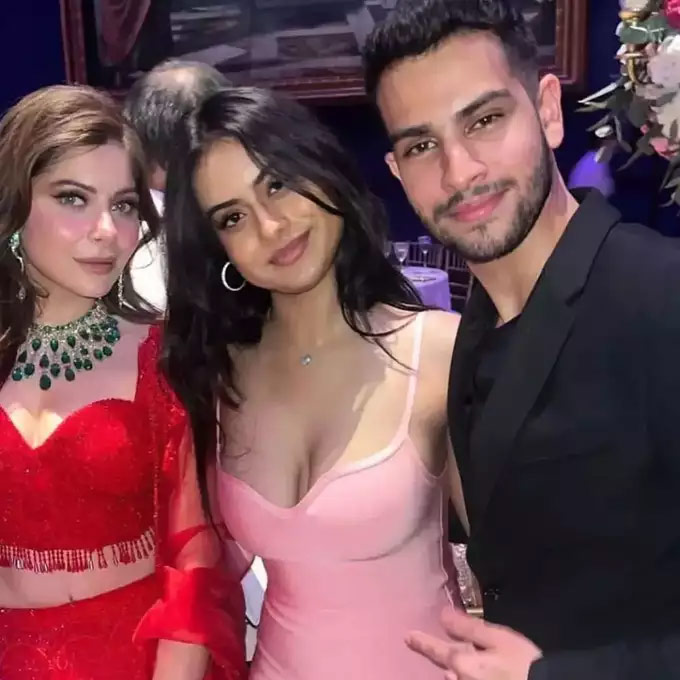 कनिका कपूर की रिसेप्शन पार्टी में अजय देवगन की बेटी नीसा का बोल्ड लुक, फोटो वायरल nysa devgan,nysa devgan photos,kanika kapoor wedding reception party,entertainment