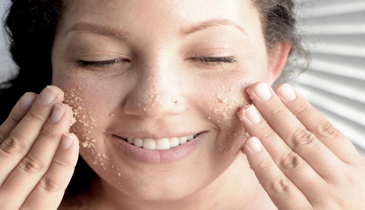 ये 4 घरेलू स्क्रब दिलाएँगे ऑयली स्किन से निजात, जानें किस तरह करें इनका इस्तेमाल