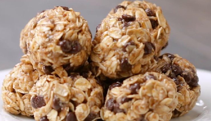 oats snacks recipes,healthy oats snacks,oats and banana energy balls,baked oatmeal bars,savory oats chivda,oats smoothie bowl,oats pancakes recipe,healthy snack ideas,quick oats snacks,easy oats recipes,high-fiber snacks,low-calorie snacks,nutritious snack ideas