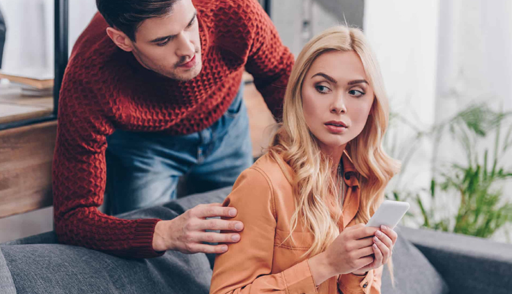 signs of a controlling partner,possessive behavior in relationships,warning signs of an abusive partner,red flags in romantic relationships,identifying a possessive partner,how to recognize possessiveness in a relationship,emotional abuse in relationships,toxic relationship behaviors,controlling tendencies in partners,how possessiveness can harm a relationship