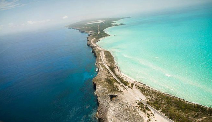 ocean landscapes,ocean landscapes in the world,meeting place of the atlantic ocean and caribbean sea at eleuthera island,bahamas,meeting place of the baltic and north sea,denmark,horizontal falls,australia,the deep channel at the great barrier reef,underwater waterfall,mauritius,the great blue hole,belize