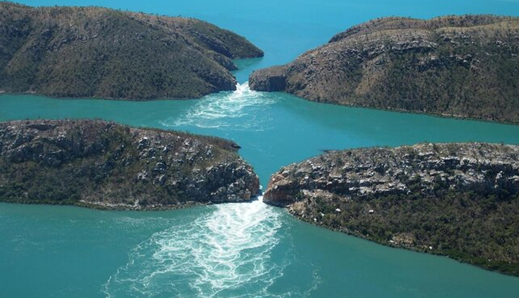 ocean landscapes,ocean landscapes in the world,meeting place of the atlantic ocean and caribbean sea at eleuthera island,bahamas,meeting place of the baltic and north sea,denmark,horizontal falls,australia,the deep channel at the great barrier reef,underwater waterfall,mauritius,the great blue hole,belize