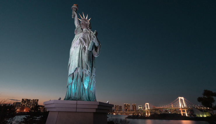 odaiba,tokyo,places to see in odaiba,yurikamome train,mori building digital art museum,rainbow bridge,unicorn gundam statue,toyota mega web,palette town ferris wheel,statue of liberty,oedo onsen monogatari