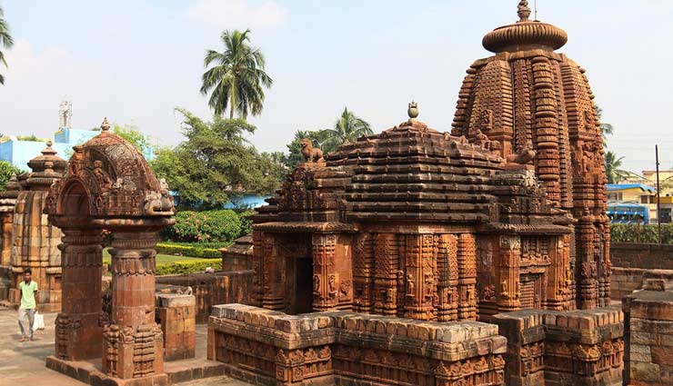 places to visit in odisha,odisha,jagannath temple,puri,lingaraja temple,bhubaneswar,sun temple,konark,dhauli hill,chandipur beach