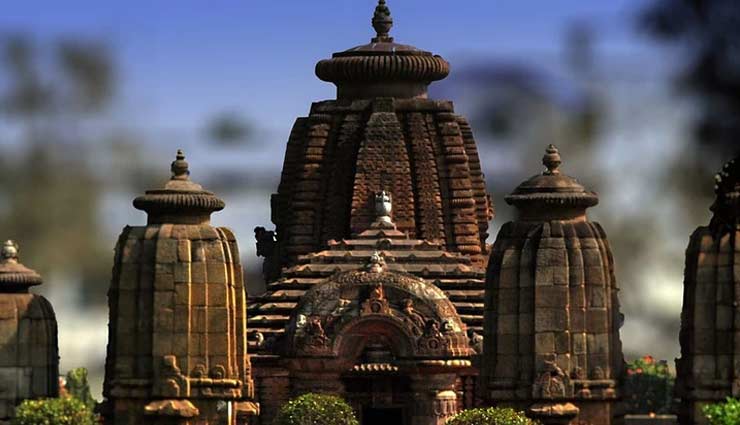 places to visit in odisha,odisha,jagannath temple,puri,lingaraja temple,bhubaneswar,sun temple,konark,dhauli hill,chandipur beach