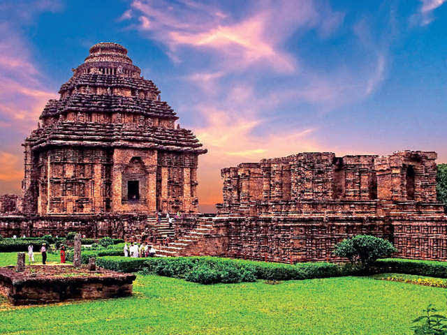 attractions to visit in odisha,odisha,odisha tourism,jagannath temple,puri,lingaraja temple,bhubaneswar,sun temple,konark,dhauli hill,chandipur beach