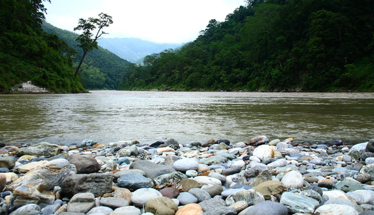 off beat places for tourists,off beat destinations,remote destinations,places in the world,north sentinel island,andaman islands,niihau,hawaii,white gentlemens club,london,albatross island,tasmania,bouvet island,norway