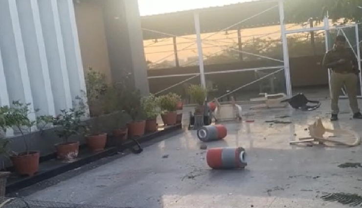 बारां : बहुमत के बावजूद नहीं बना भाजपा का जिला प्रमुख, वसुंधरा के बेटे सांसद दुष्यंत सिंह के ऑफिस पर कार्यकर्ताओं का पथराव