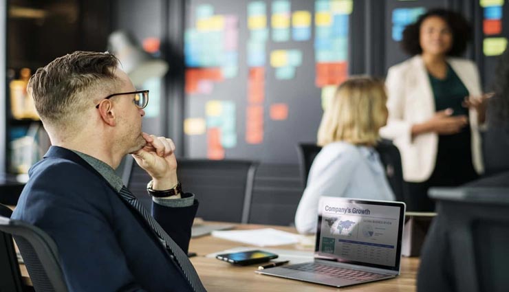 office tips,female coworker,office nature