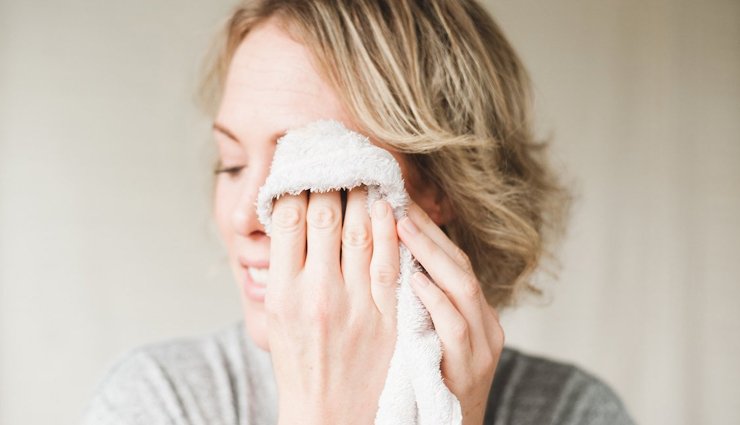 ice cubes,beauty benefits of ice cubes,skin care tips,beauty tips,ice cubes for glowing skin