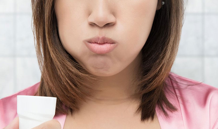 मुंह से संबंधित कई समस्याओं का इलाज है ऑइल पुल्लिंग, जानें इसे कैसे करे