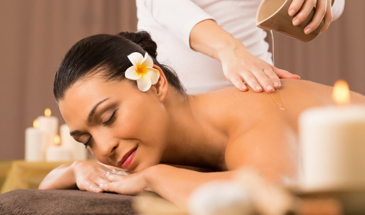 शरीर की कई समस्याओं को दूर कर सकती हैं तेल मालिश, जानें कैसे मिलता हैं फायदा 