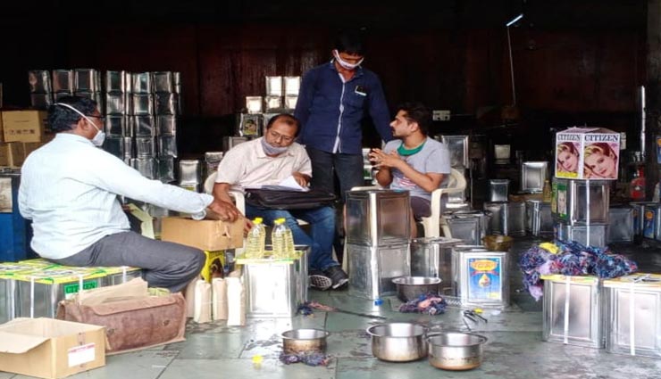 जोधपुर : कहीं आपकी सेहत से तो नहीं हो रहा खिलवाड़! तेल फैक्ट्री में मिले 14 ब्रांड के स्टीकर
