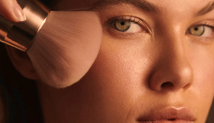 makeup for oily skin,oily skin makeup tips,oil-free makeup products,mattifying primer for oily skin,foundation for oily skin,translucent powder for oily skin,blotting papers for oily skin,waterproof eye makeup for oily skin,setting spray for oily skin,skincare routine for oily skin,makeup removal for oily skin,how to apply makeup on oily skin