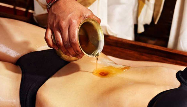 नाभि पर तेल लगाने से दूर होती है कई परेशानियाँ, आयुर्वेद के चुनिंदा उपचारों में से एक