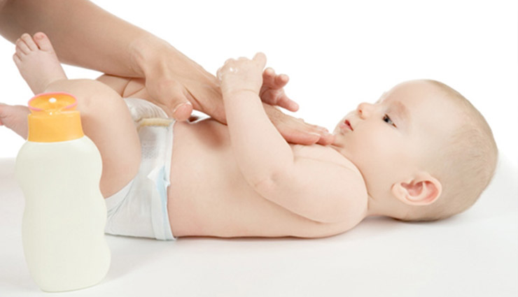 जाने कौनसे तेल की मालिश आपके बच्चे के लिए किस तरह फायदेमंद रहती है oil massage,child healthy,healthy oil massage,oil massage for child,Health,Health tips