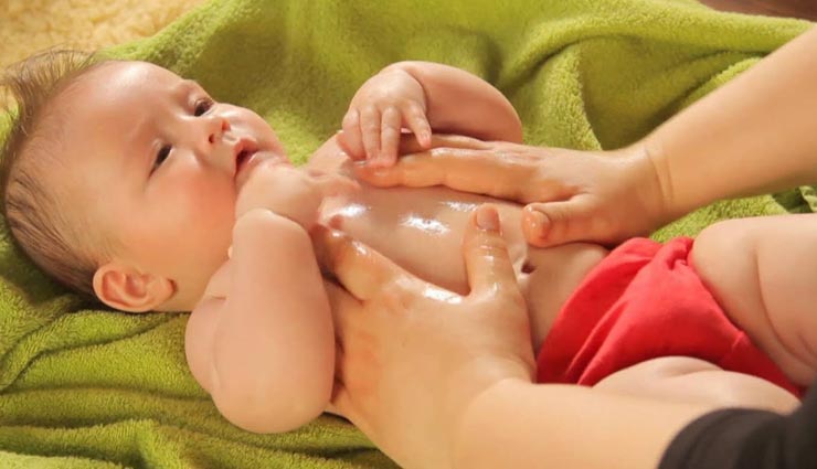 इन 4 तेल से करें शिशु की मालिश, बच्चों की हड्डियां बनेगी मजबूत