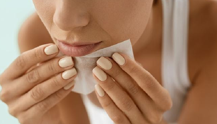 sandalwood oil benefits for skin,skincare benefits of sandalwood oil,sandalwood oil for acne treatment,anti-inflammatory properties of sandalwood oil,astringent effects of sandalwood oil,moisturizing properties of sandalwood oil,antioxidant benefits of sandalwood oil for anti-aging,sandalwood oil for even skin tone,sandalwood oil for radiant skin,calming aroma of sandalwood oil