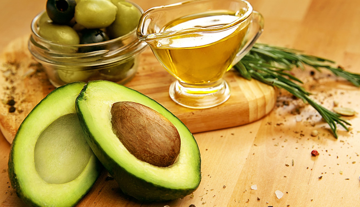 argan oil,avocado oil,castor oil,coconut oil,jojoba oil,Olive Oil,shea butter,oils for hair,oils that add shine to hair,hair care tips,beauty tips