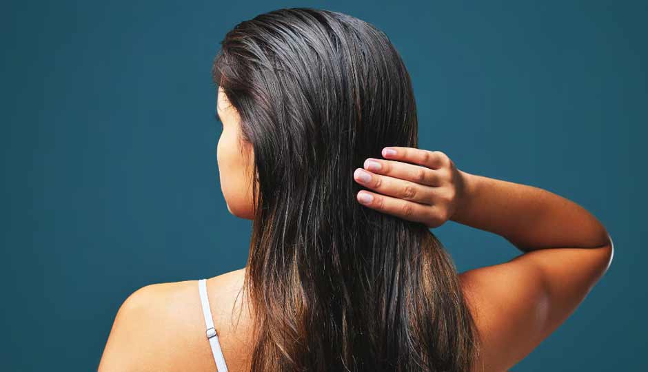 10 Home Remedies to Treat Oily Scalp During Monsoon