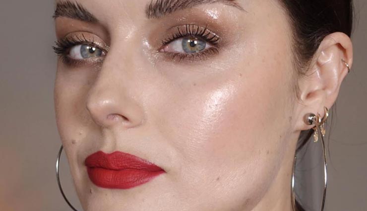 ऑयली स्किन बनती हैं गर्मियों में बड़ी समस्या, इन उपायों की मदद से पाए निजात