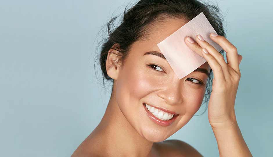 10 Home Remedies to Treat Oily Skin During Monsoon