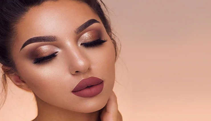 इस तरह करें ऑयली स्किन पर मेकअप, दमकेगा आपका चेहरा 