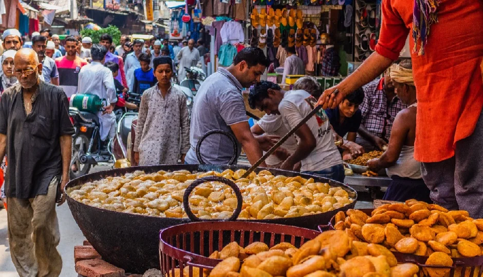 छोटे रेस्तरां और ठेलों पर बार-बार इस्तेमाल हो रहा तेल बन रहा सेहत का दुश्मन, कैंसर और हार्ट अटैक के बढ़े खतरे पर NHRC सख्त