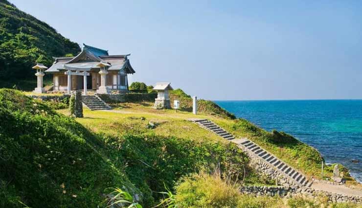 इस आइलैंड पर जाने की महिलाओं को मनाही, पुरुषों को नहाना होता हैं निर्वस्त्र