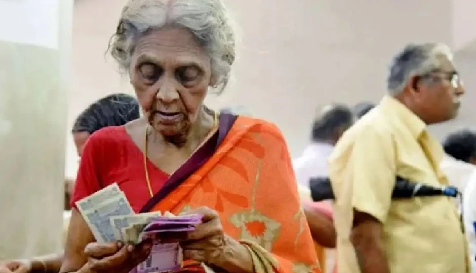 दिल्ली में वरिष्ठ नागरिकों के लिए खुशखबरी, पेंशन राशि बढ़ी, 50 हज़ार नए लाभार्थी होंगे शामिल
