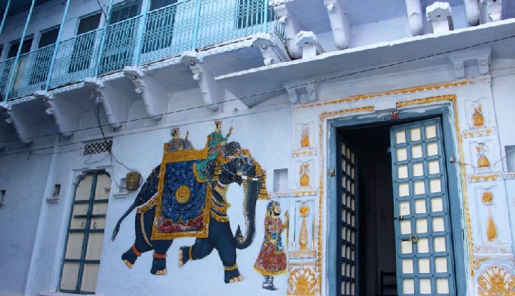 colorful streets in india,vibrant streets india,best streets for street art india,old city udaipur murals,fontainhas goa pastel houses,lodhi art district delhi murals,bandra mumbai graffiti,malleshwaram bangalore street art,arpora night market goa,bapu bazaar jaipur shopping