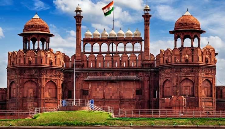 old delhi,places to visit in old delhi,red fort,qutub minar,chandni chowk,raj ghat,khari baoli